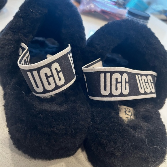 UGG fur fluff yeah sandals. Size 9! - Picture 2 of 9